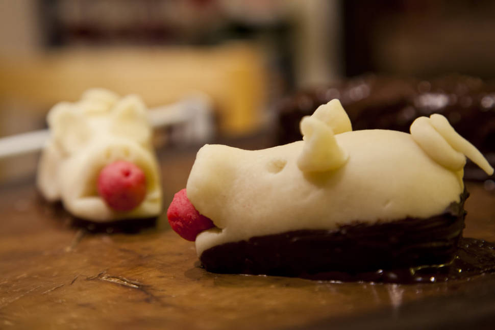 Christmas Desserts: Multekrem, Riskrem, Marzipan Christmas Pig in Norway - Best Season