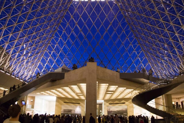 Best time for Louvre with Shorter Queues