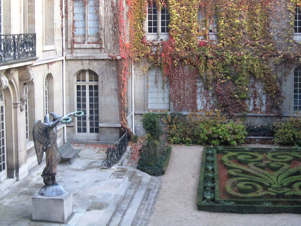 Parks and Gardens in Autumn Foliage in Paris - Best Season