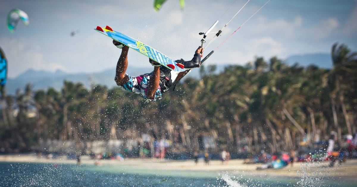 Kitesurfing on Boracay in Philippines - Best Time