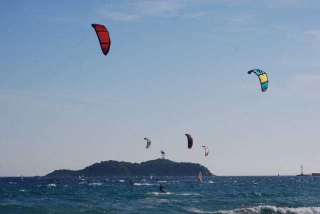Best time for Kitesurfing and Windsurfing in Provence & French Riviera