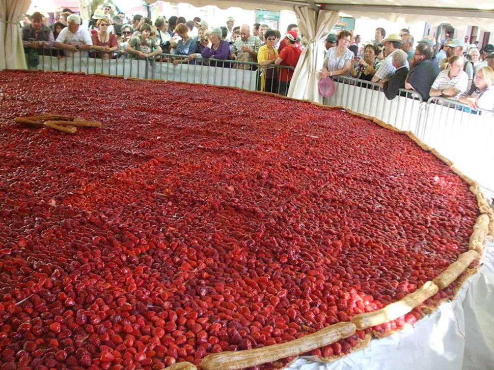 Giant strawberry cake with 8 m diameter