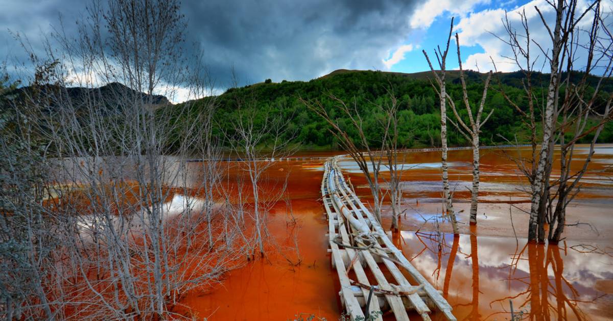 Geamăna Village Drowned in Copper Lake in Romania - Best Time