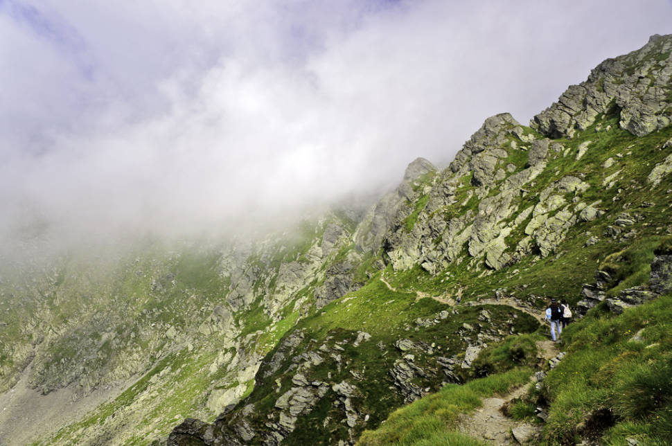 The trail to the Negoiu Peak