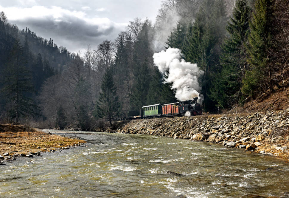 Best time for Mocăniţa Steam Train in Romania
