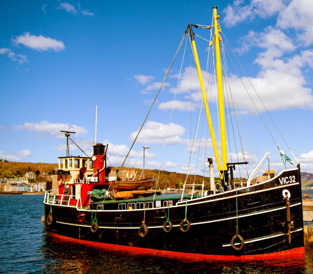 Cruising on a Vintage Steam Boat in Scotland - Best Season