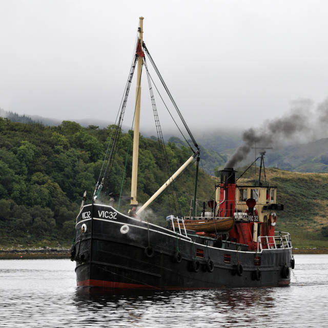 Cruising on a Vintage Steam Boat in Scotland - Best Time