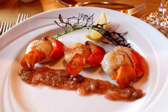 A starter of pan-seared Orkney scallops, served with pickled rhubarb and sweet potato crisps