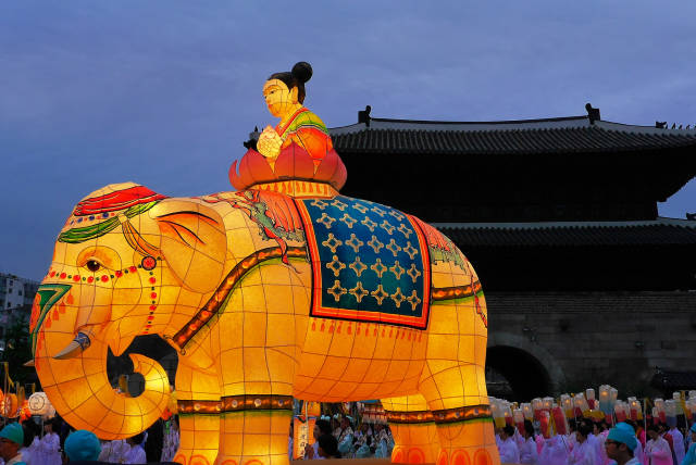 Best time for Lotus Lantern Festival (Yeon Deung Hoe) in Seoul