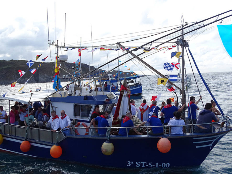 Best time for Luarca Maritime Procession of Virgen del Rosario in Spain