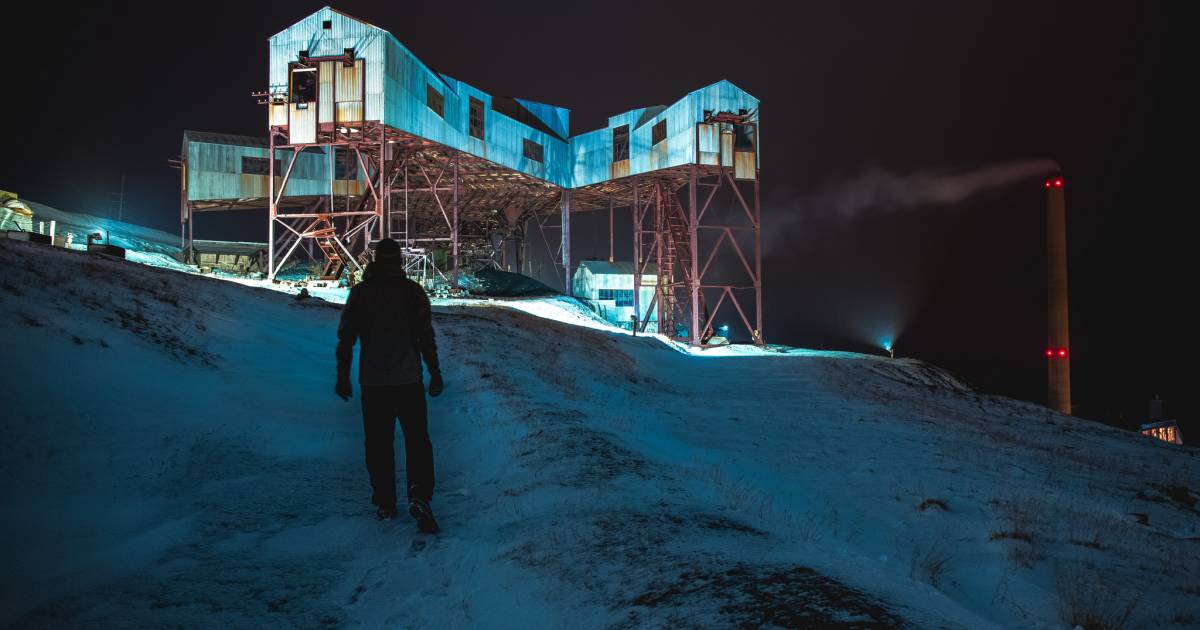 Abandoned Coal Mines in Svalbard - Best Time