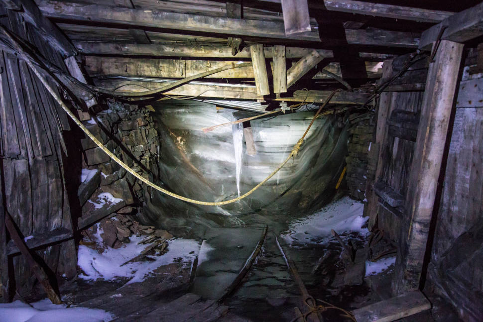 Best time to see Abandoned Coal Mines in Svalbard