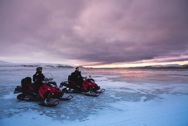 Snowmobiling in Svalbard - Best Season