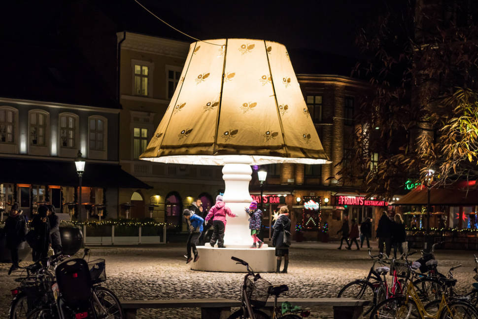 The Talking Christmas Lamp in Sweden - Best Time