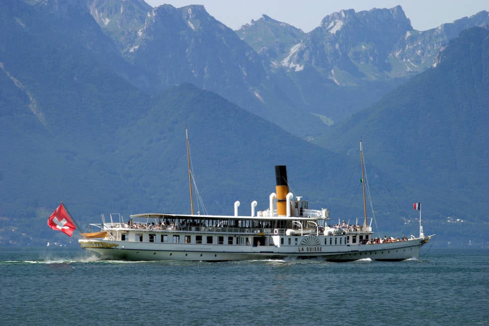 Paddle Steamer "LA SUISSE" sets sail for Lausanne from Montreux