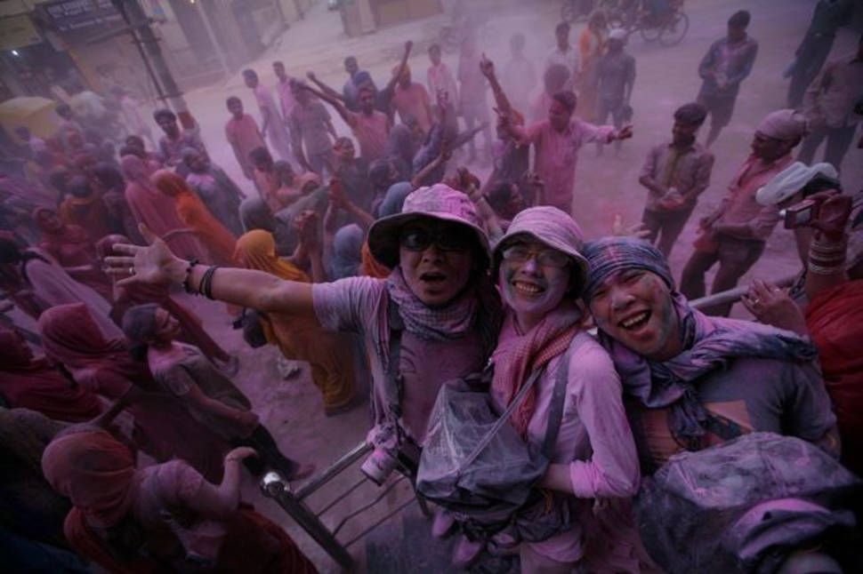 Holi Festival in Taj Mahal and Agra - Best Season