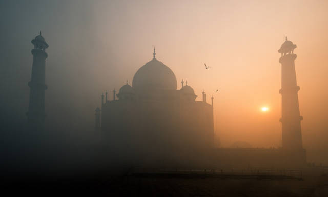 Sunrise and Sunset near Taj Mahal in Taj Mahal and Agra - Best Season