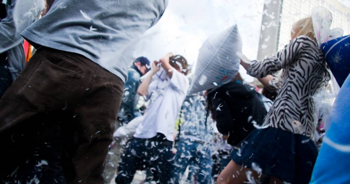 Giant Pillow Fight in Toronto - Best Time