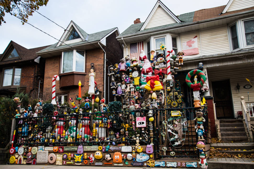 Summer Tour Around Weird Houses in Toronto - Best Time