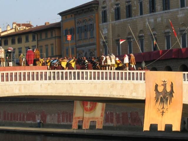 Best time to see Game of the Bridge (Gioco del Ponte) in Tuscany