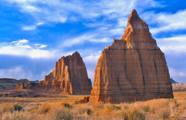 Cathedral Valley Scenic Drive in Utah - Best Season