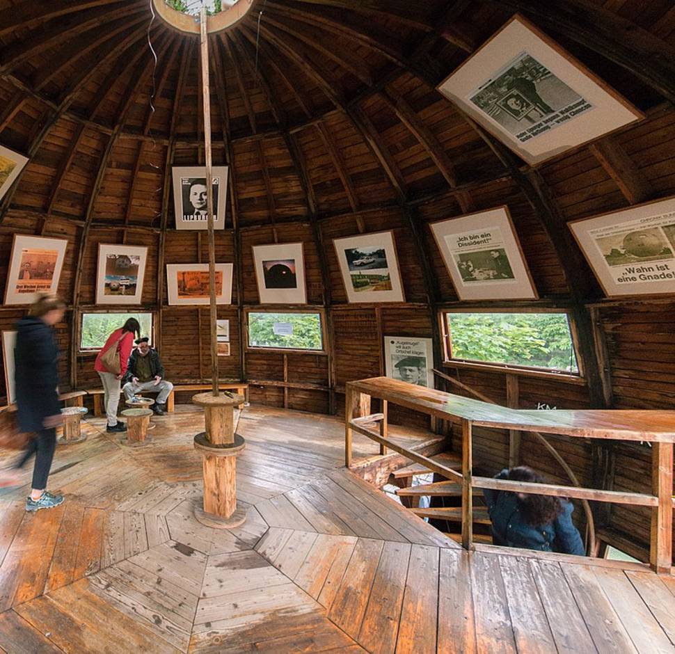 Inside the Kugelmugel
