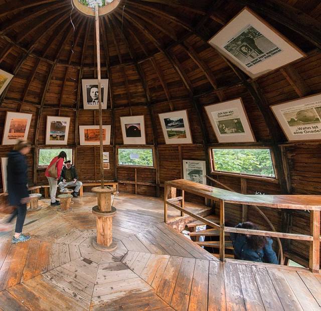 Inside the Kugelmugel