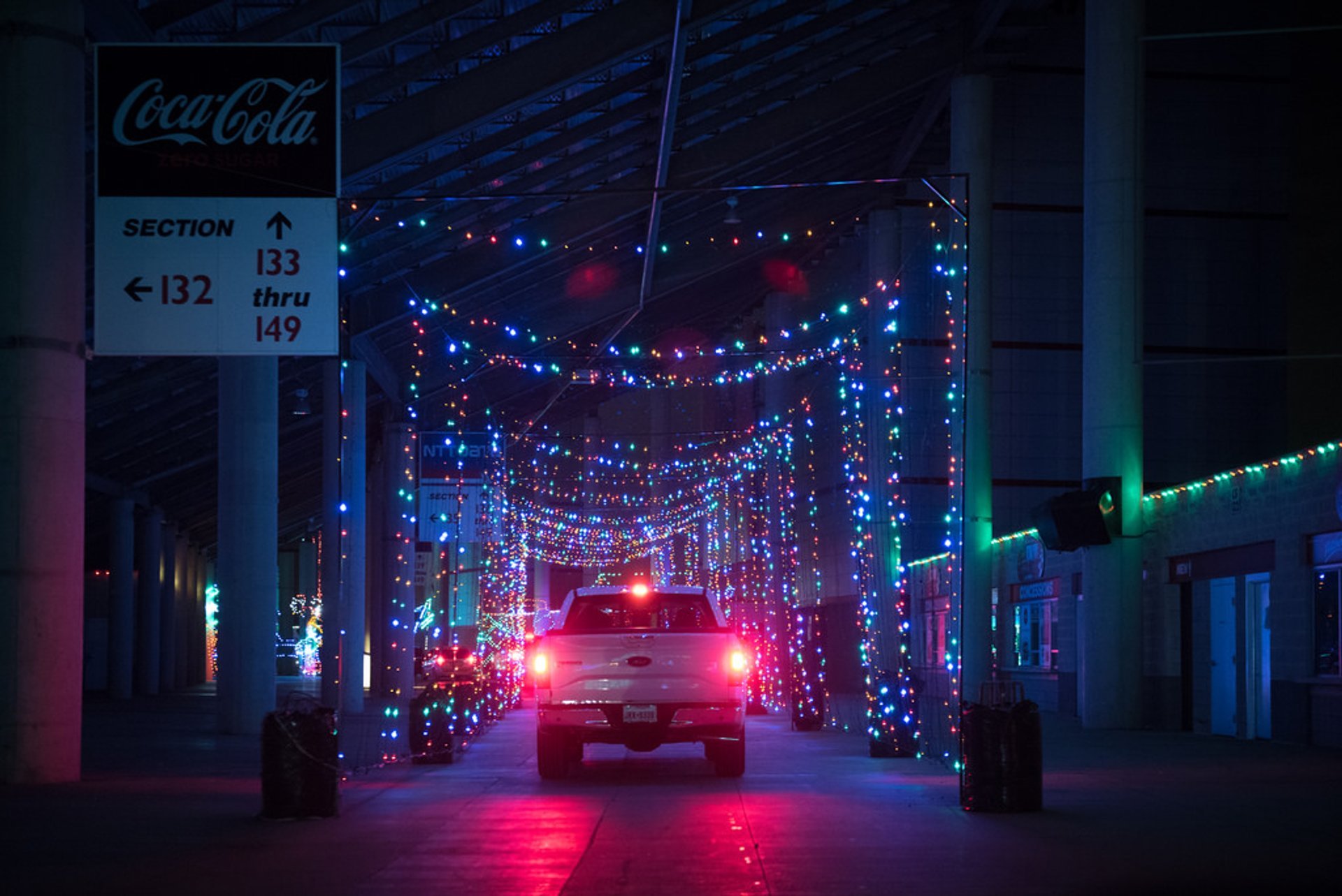 Conduzca a través de Parques de luces navideñas