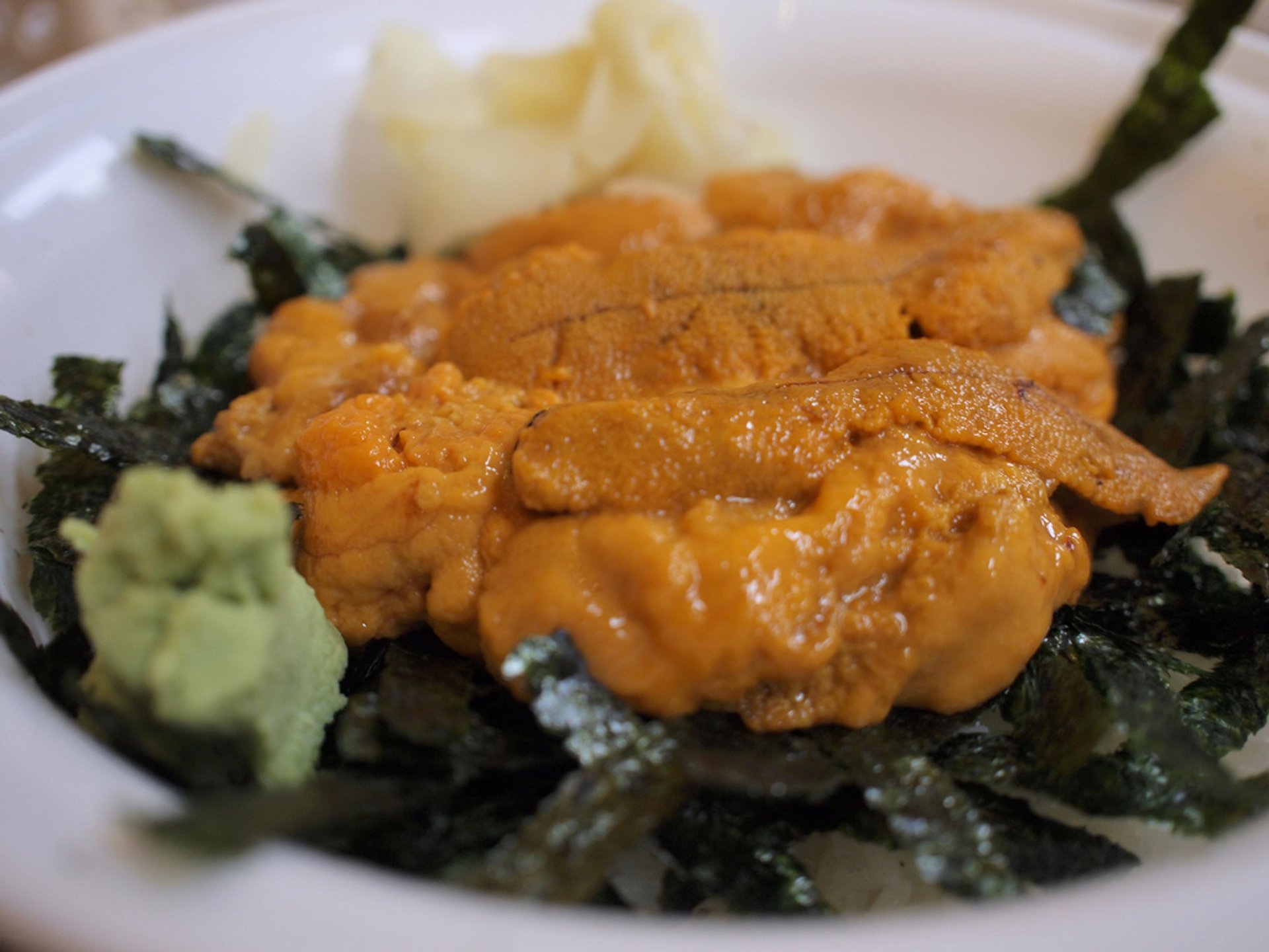 Carnes de caza, ostras del Pacífico y erizo de mar