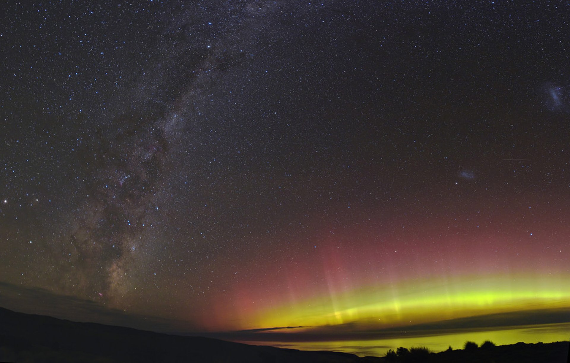 Impresionante aurora austral ilumina el cielo de Nueva Zelandia