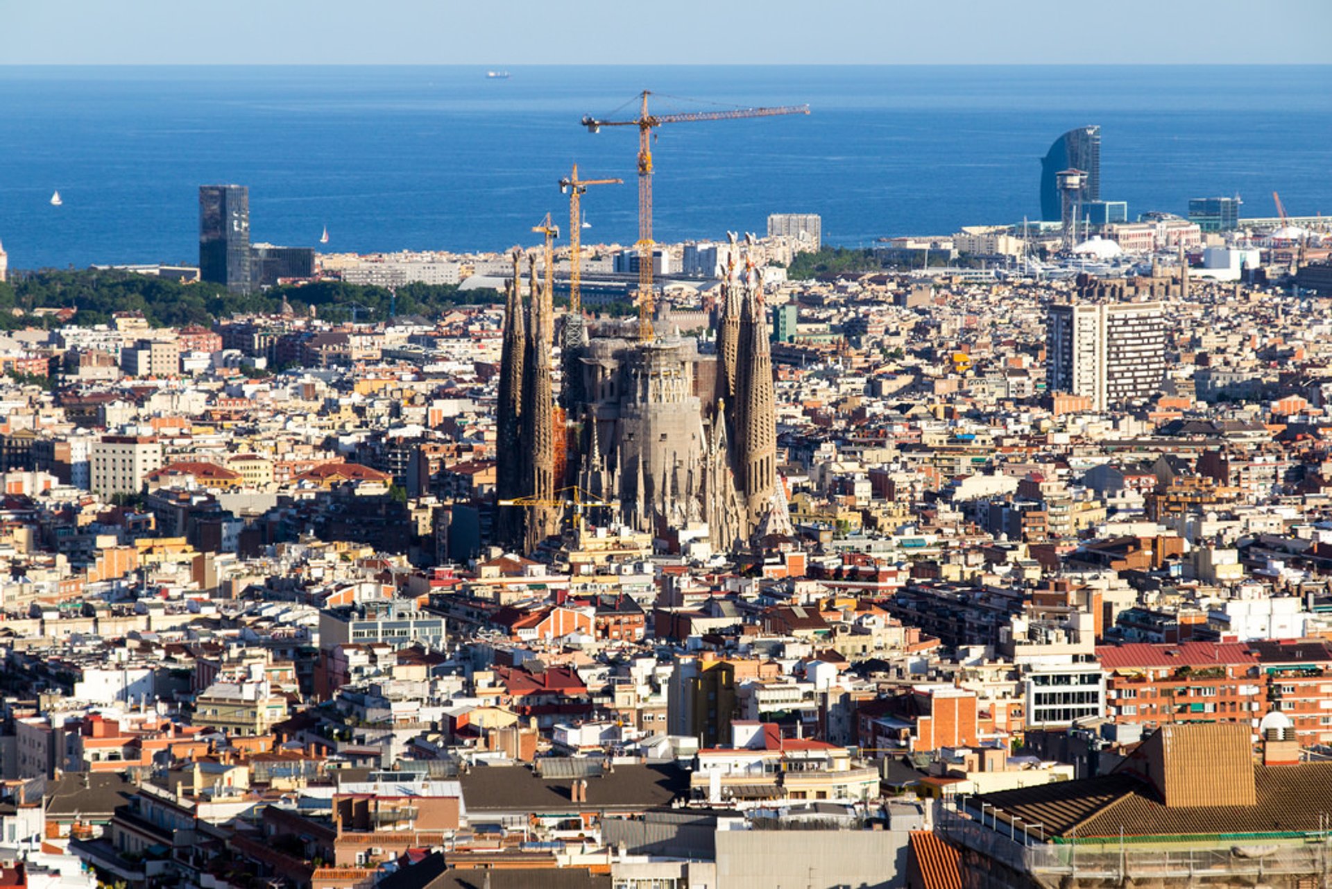 Best time for Sagrada Familia in Barcelona 2020 - Best Season