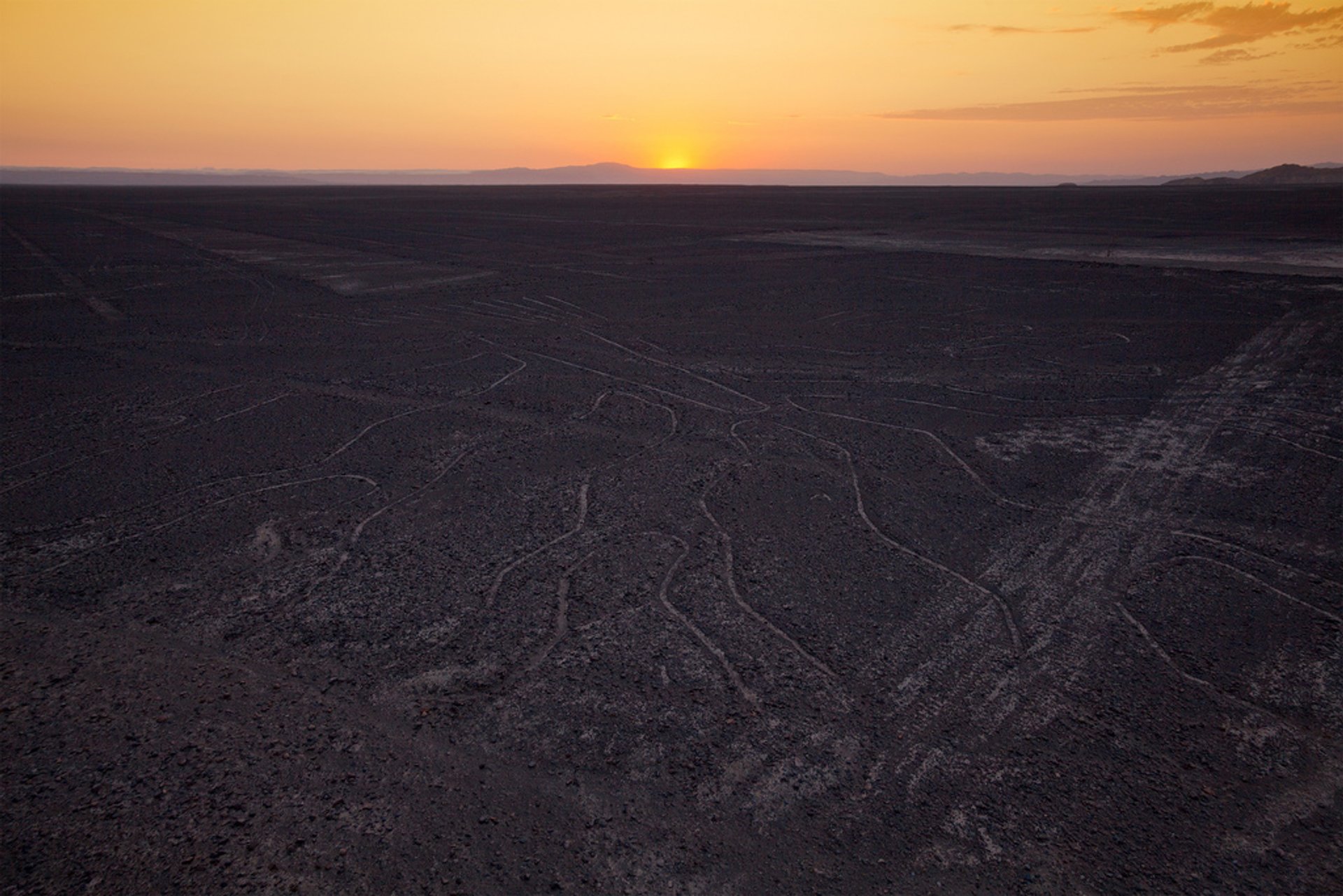 Das Fliegen über die Nazca-Linien während der Trockenmonate