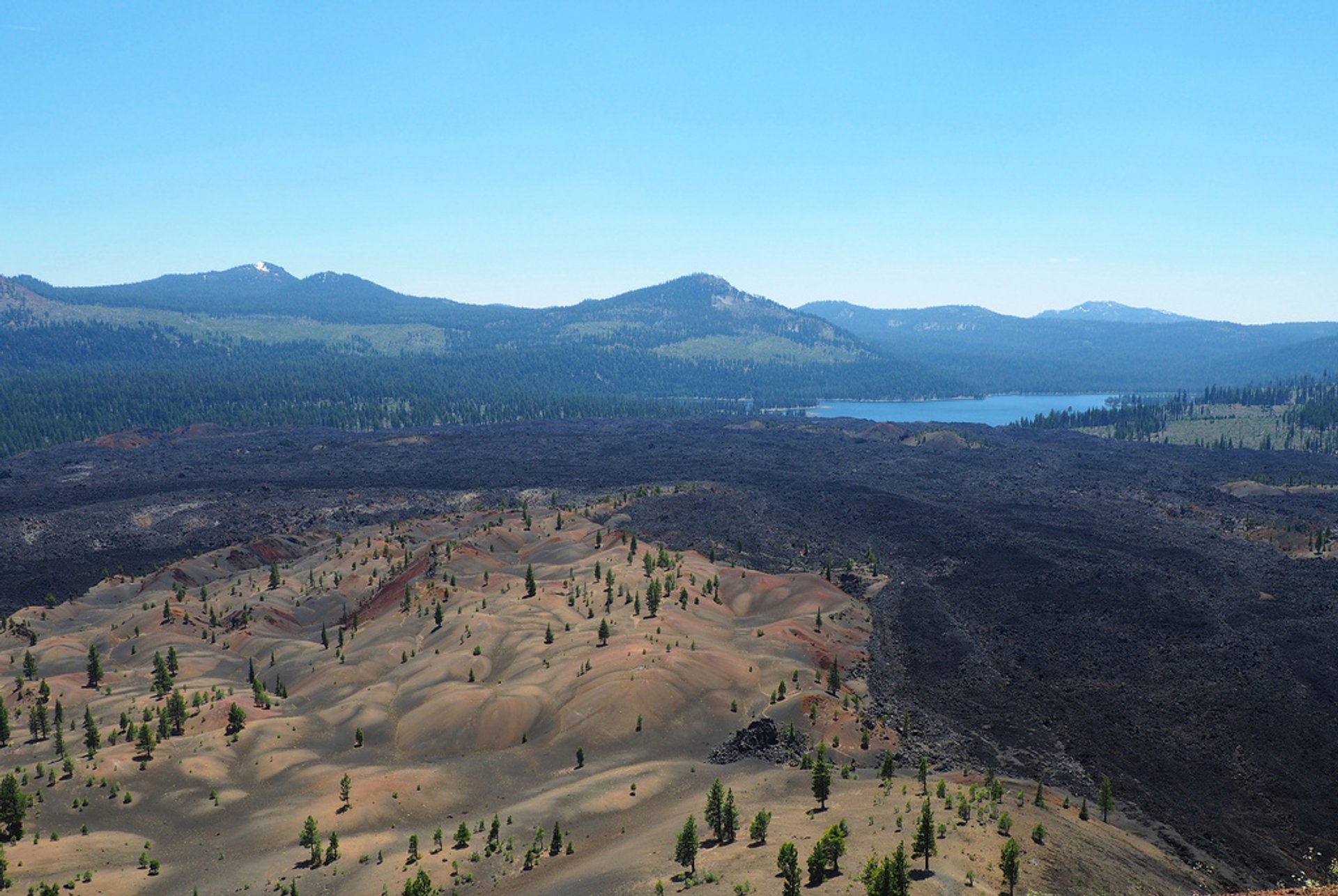 Bunt bemalte Dünen im Lassen Volcanic National Park