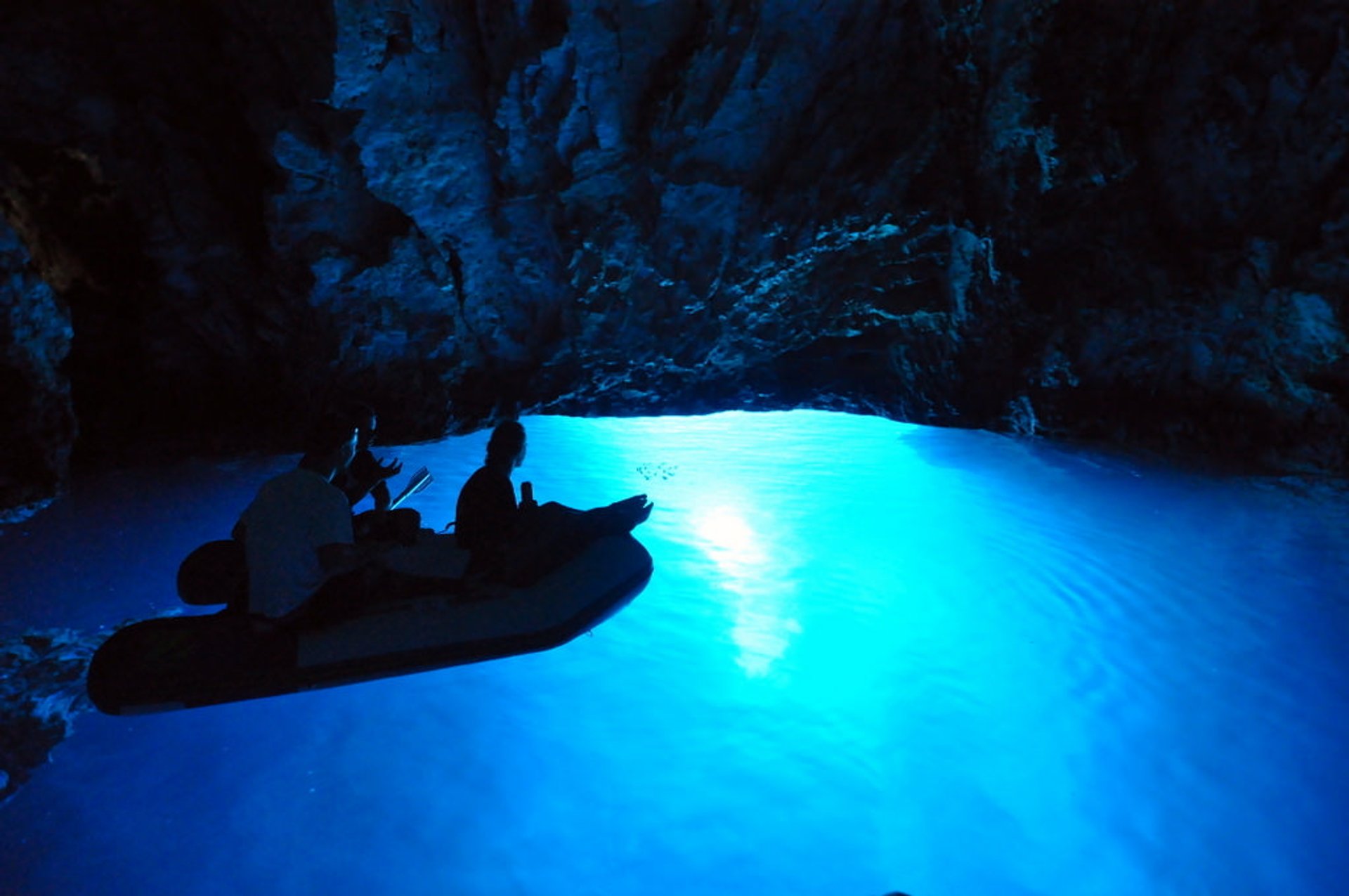 Best Time to See The Blue Cave in Croatia 2019/2020 - Rove.me