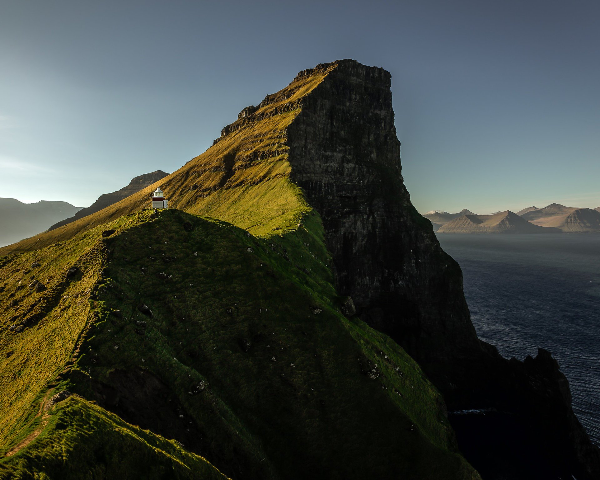 Phare de Kallur à Îles Féroé 2025 - Rove.me