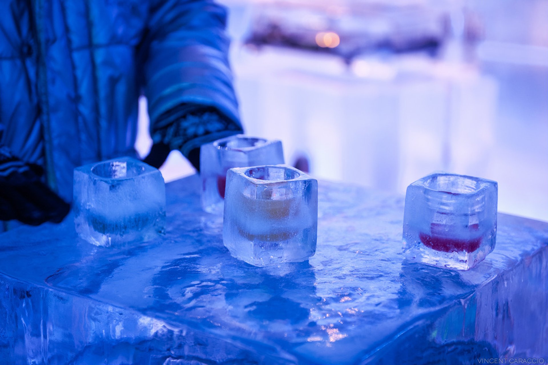 Esfriando no bar de gelo
