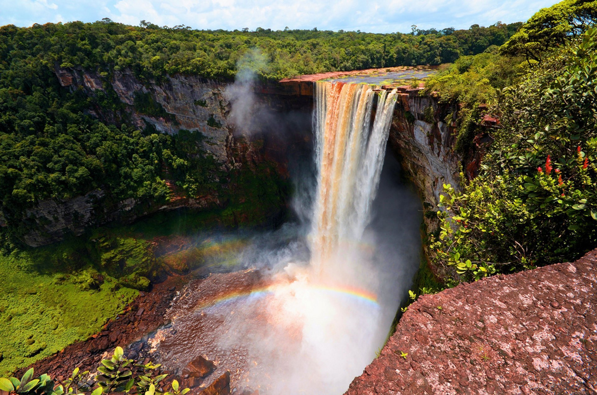 Las Cataratas de Kaieteur, en Guyana, son famosas por su caída libre y su belleza natural