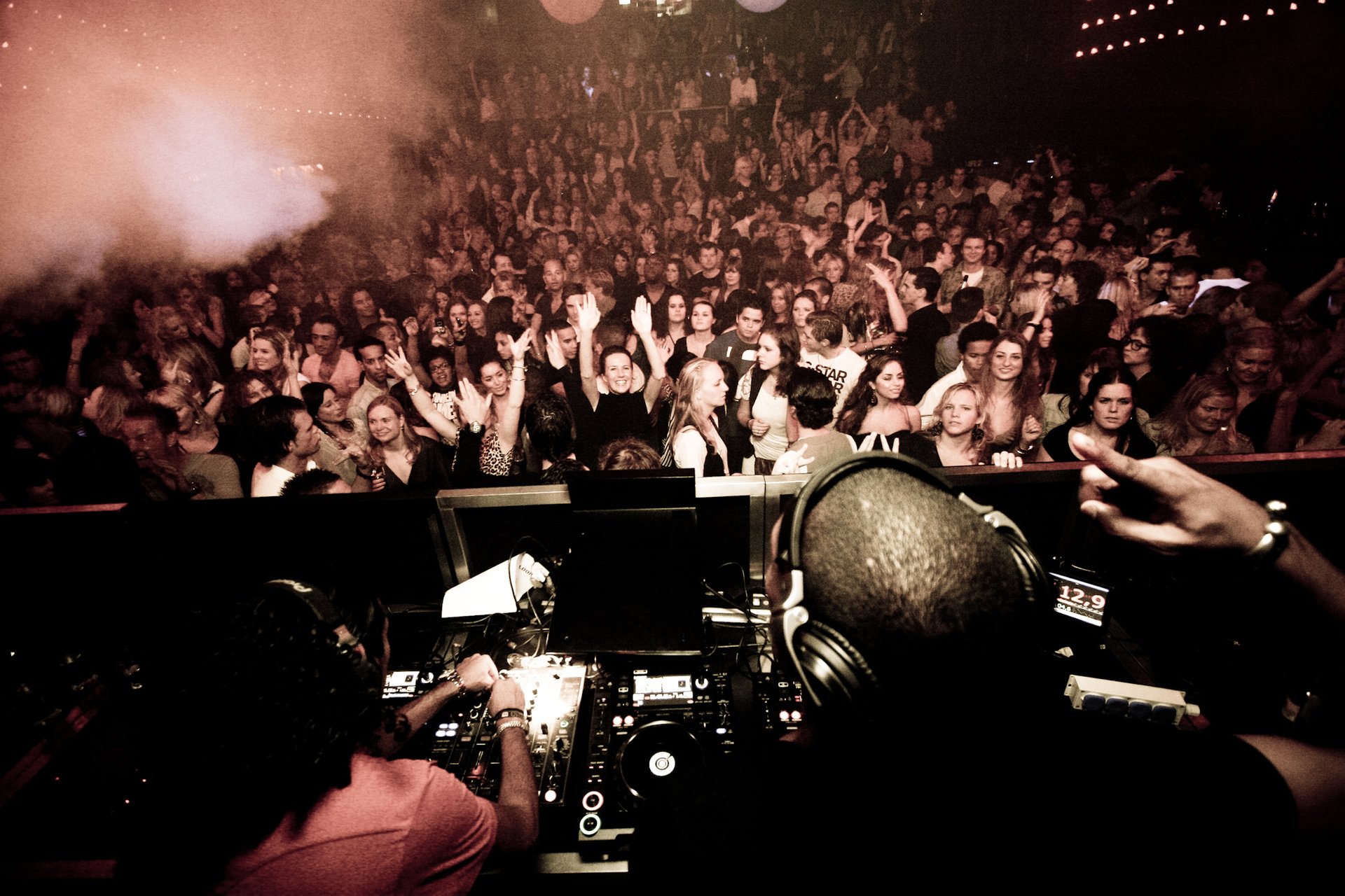 Famous Night Clubs Of Amsterdam. Which are the famous Night Clubs