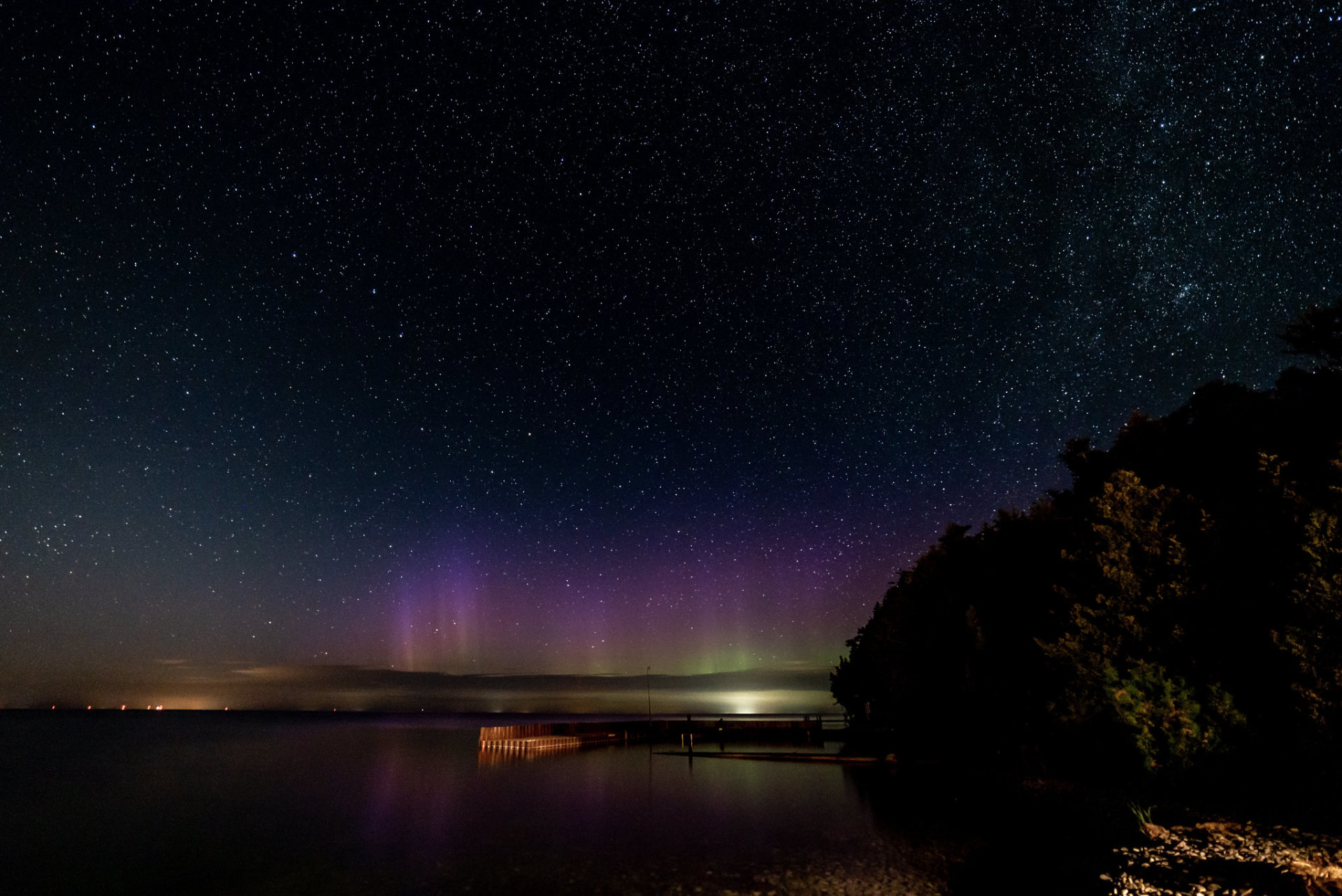 Seattle's Bill Nye The Science Guy explains what creates the Northern Lights, image size:1920x1282