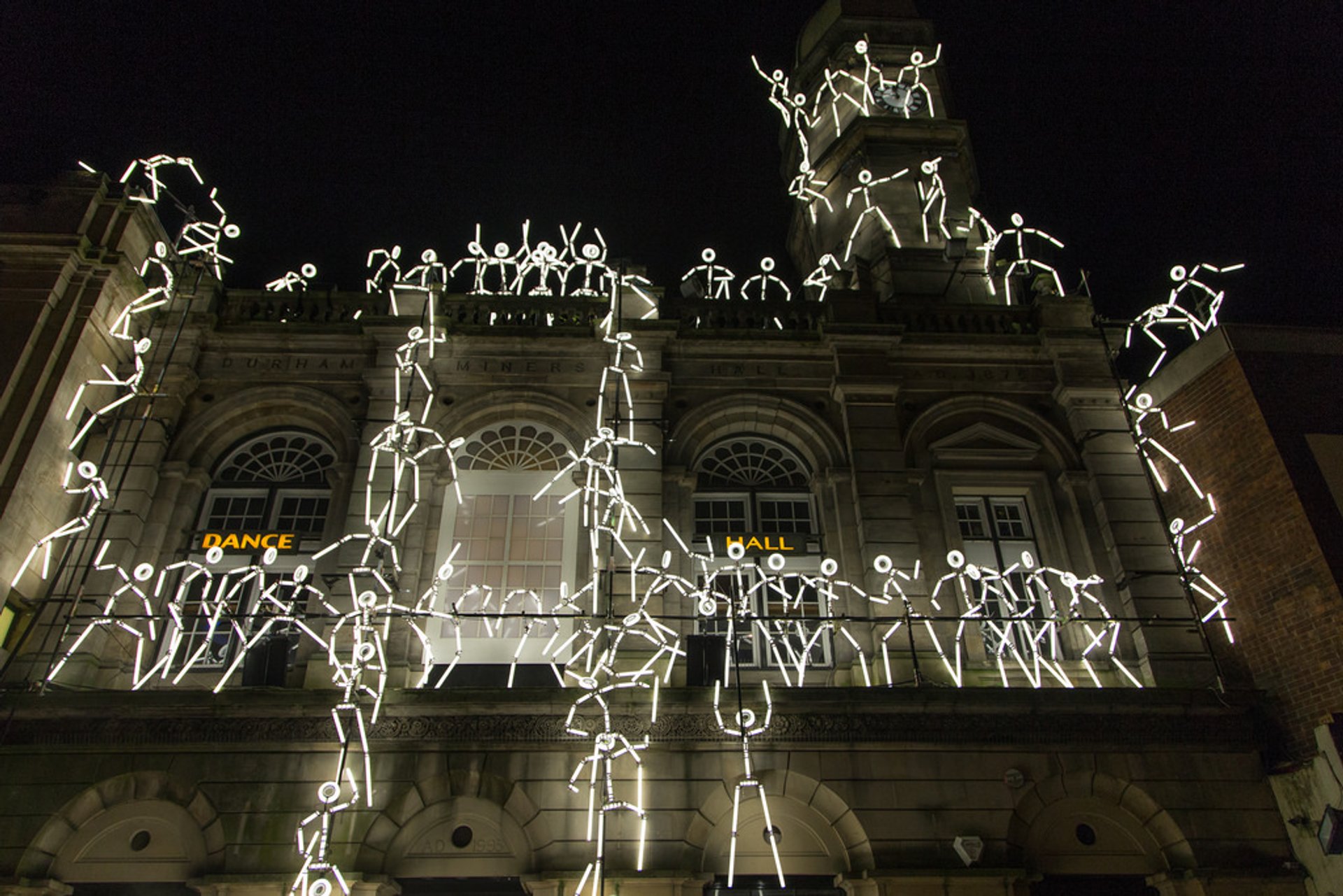 Londra, Regno Unito. 31st gennaio 2023. Lo spazio, l'Universo e tutto l'installazione  nella chiesa di San Martino in campo. Un'esperienza di illuminazione  spettacolare e colorata, prodotta da Luxmuralis, immerge i visitatori in