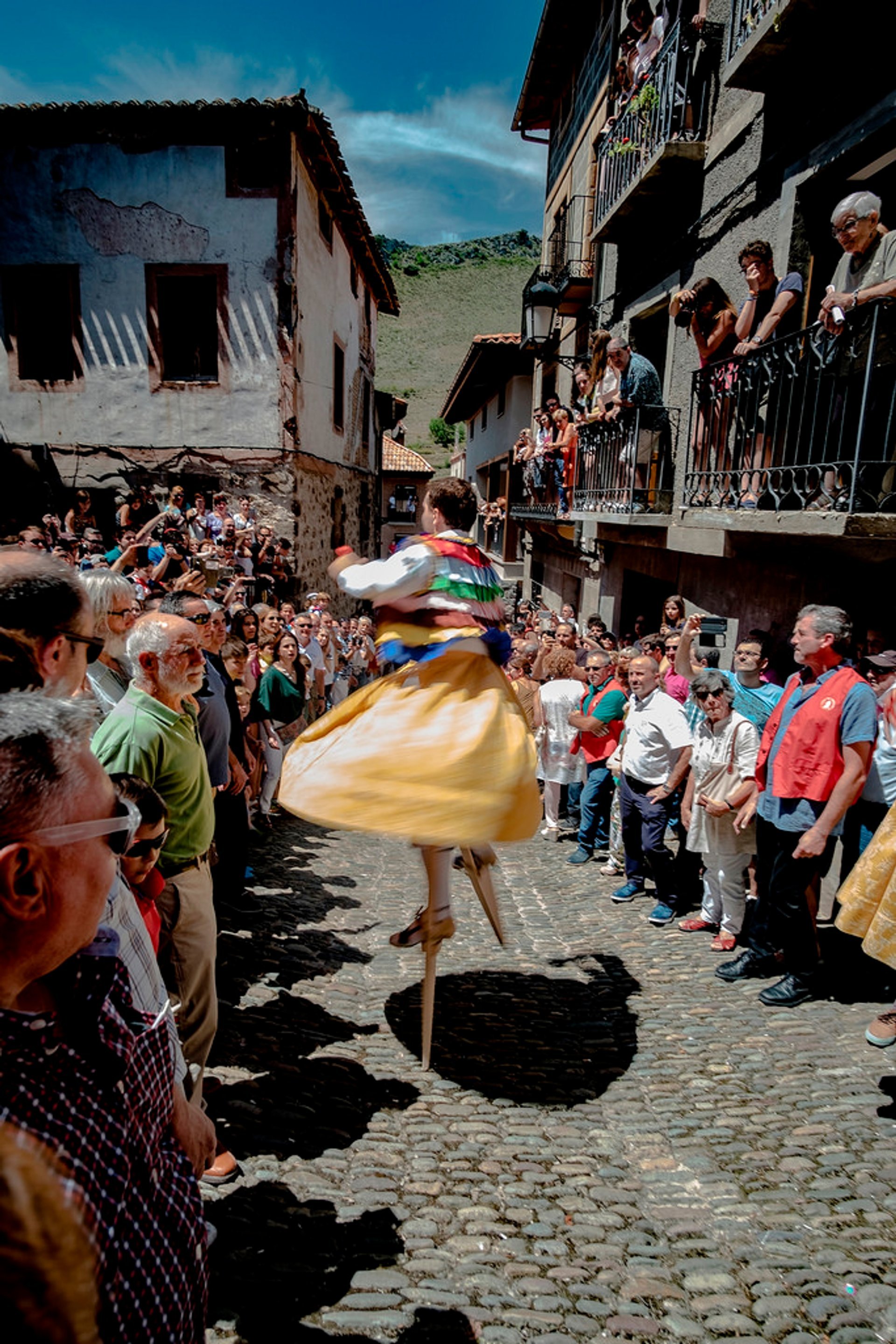 Danza de los zancos de Anguiano