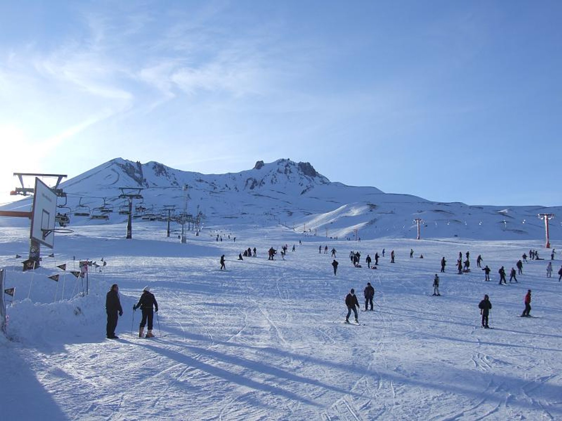 Skifahren, Snowboarden und Schlitteln