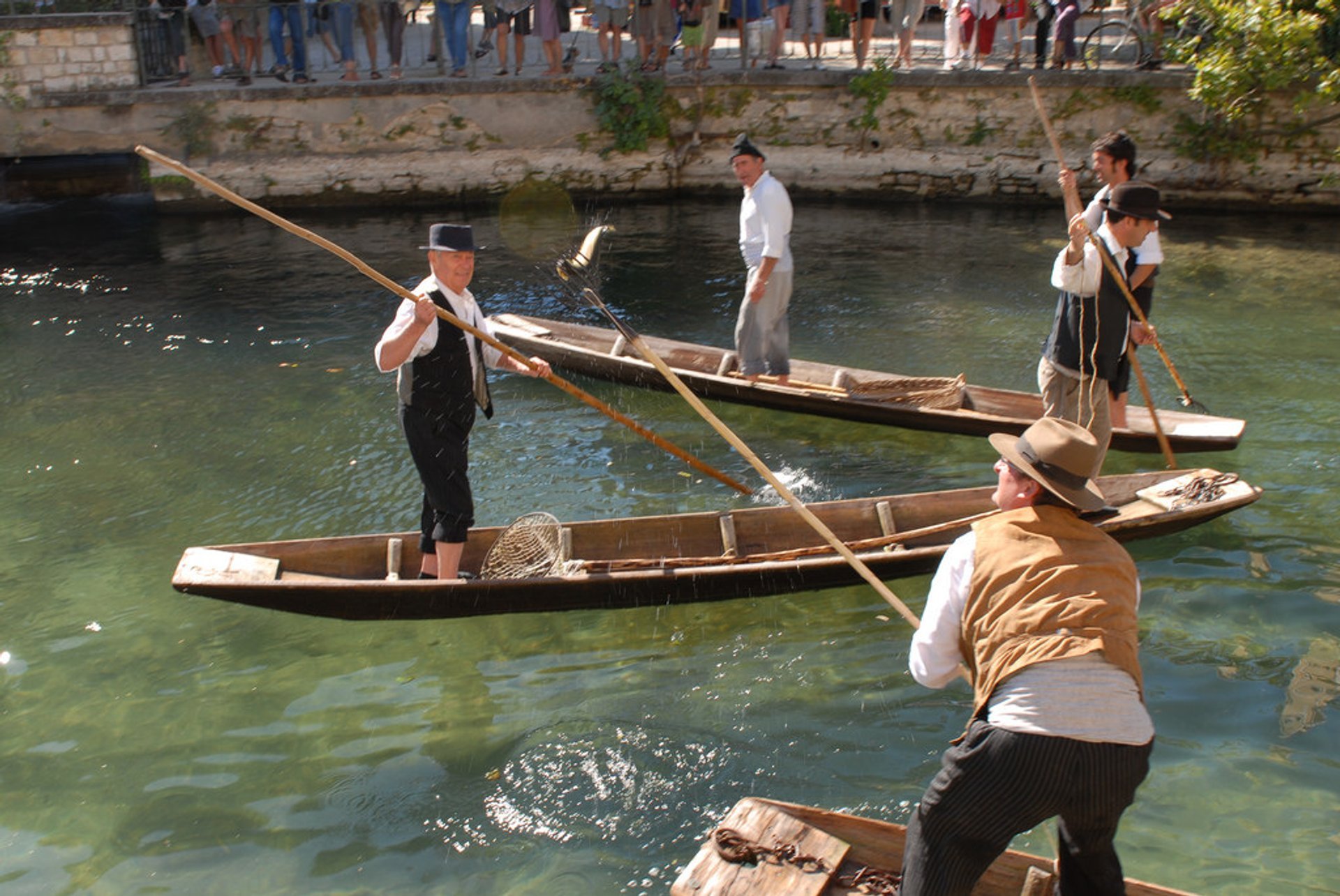 Pesca tradicional con los barcos Nego-Chin en Provenza y Costa