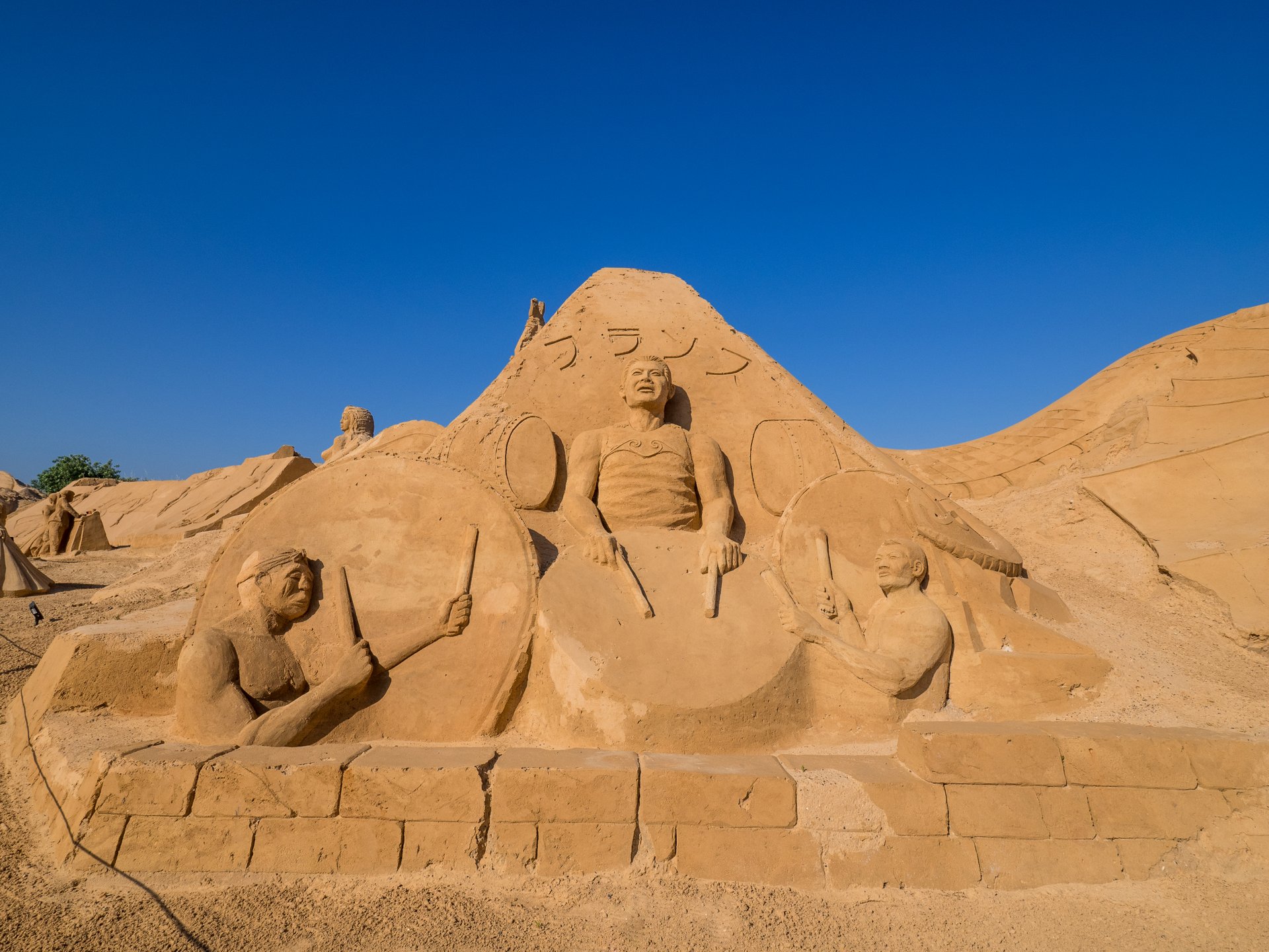 Sand City au Portugal : Le plus grand musée de sculptures de sable au monde  à découvrir en vidéo - Arts in the City