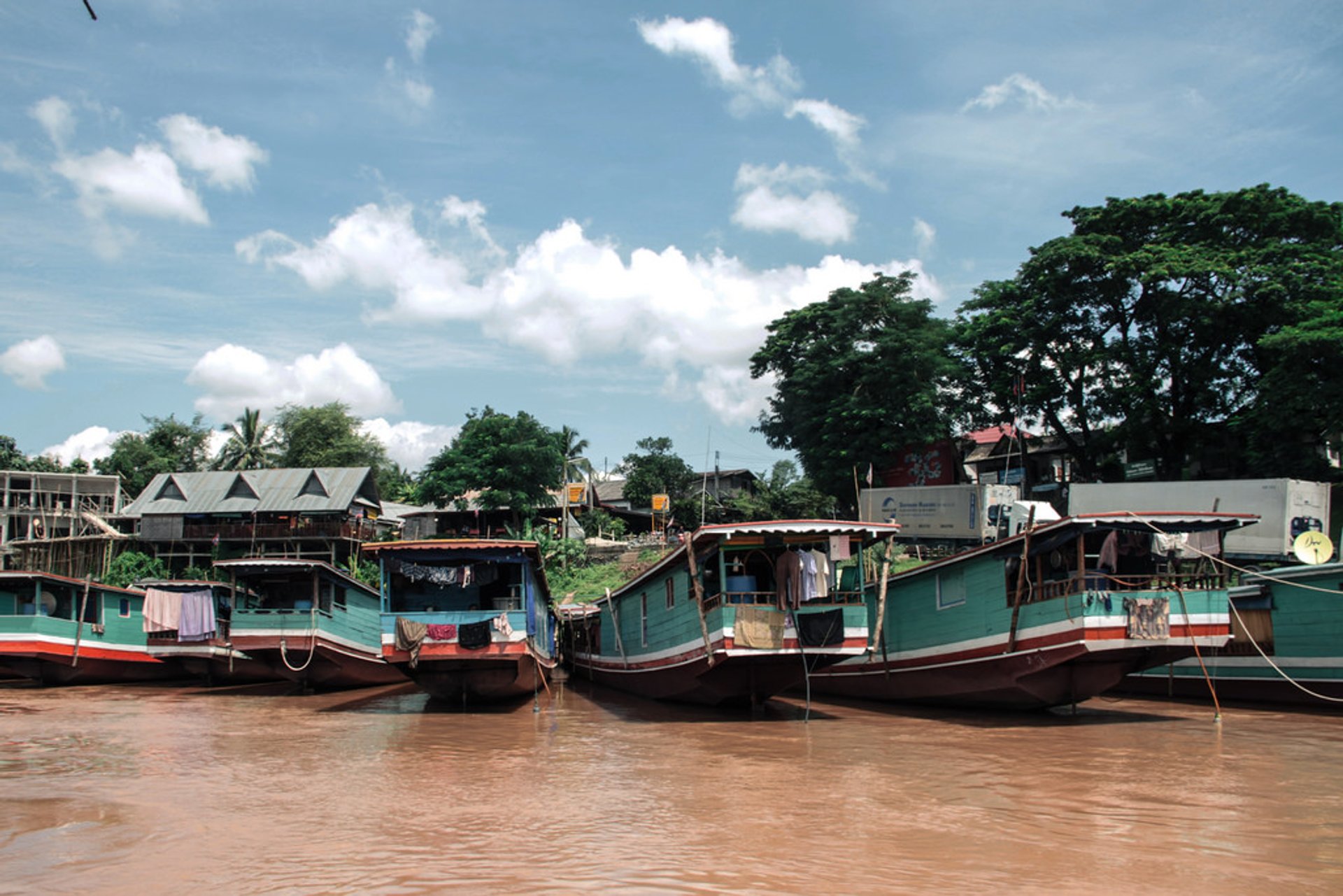 Barco lento en el río Mekong