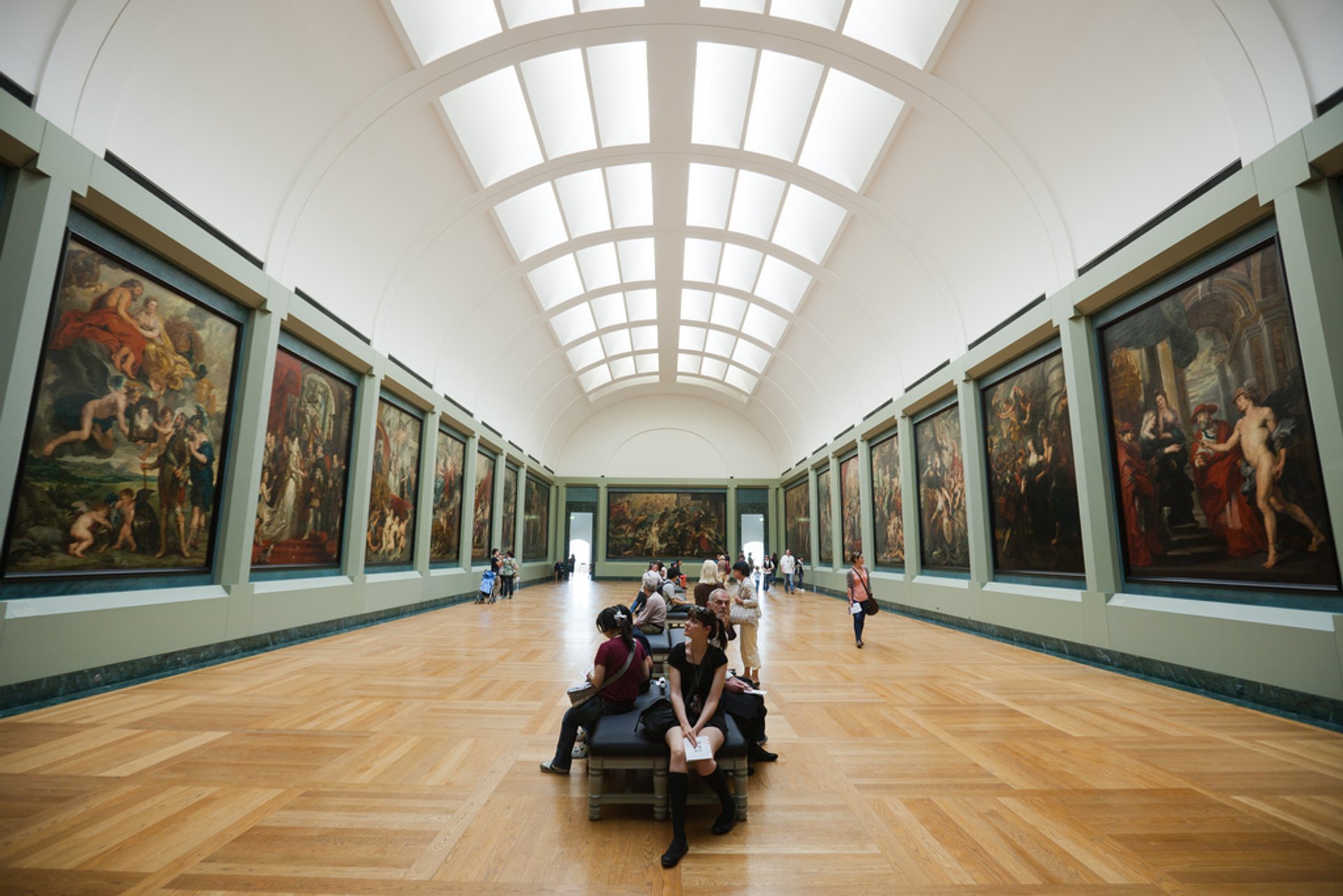 Louvre con coda più corta