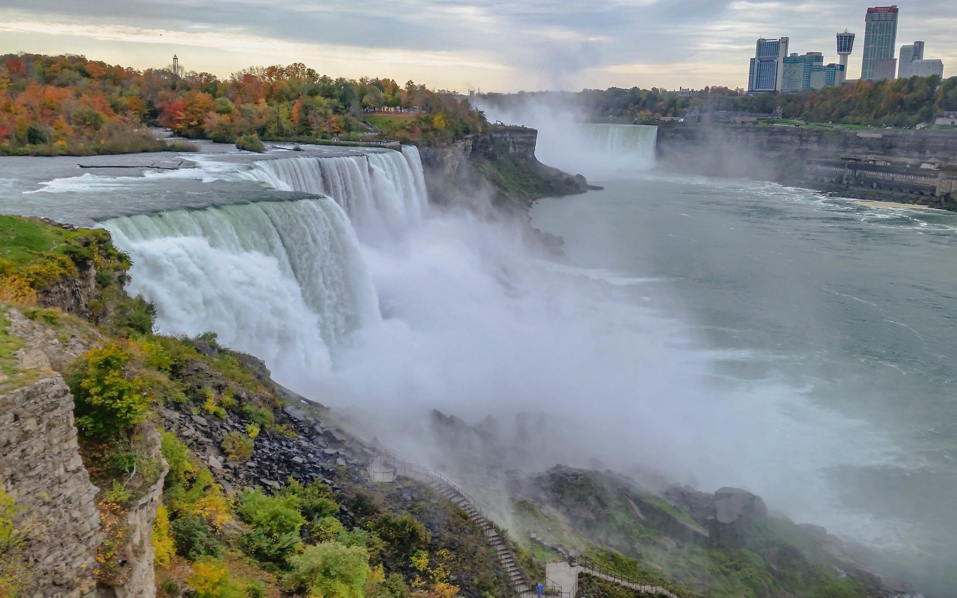 Best Time to See Fall Colors in Niagara Falls 2024 Rove.me