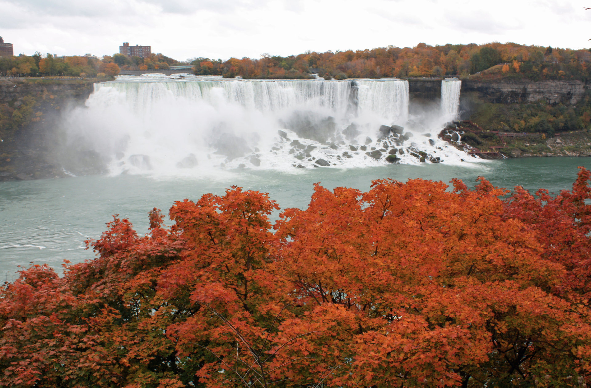 Best Time to See Fall Colors in Niagara Falls 2024 Rove.me