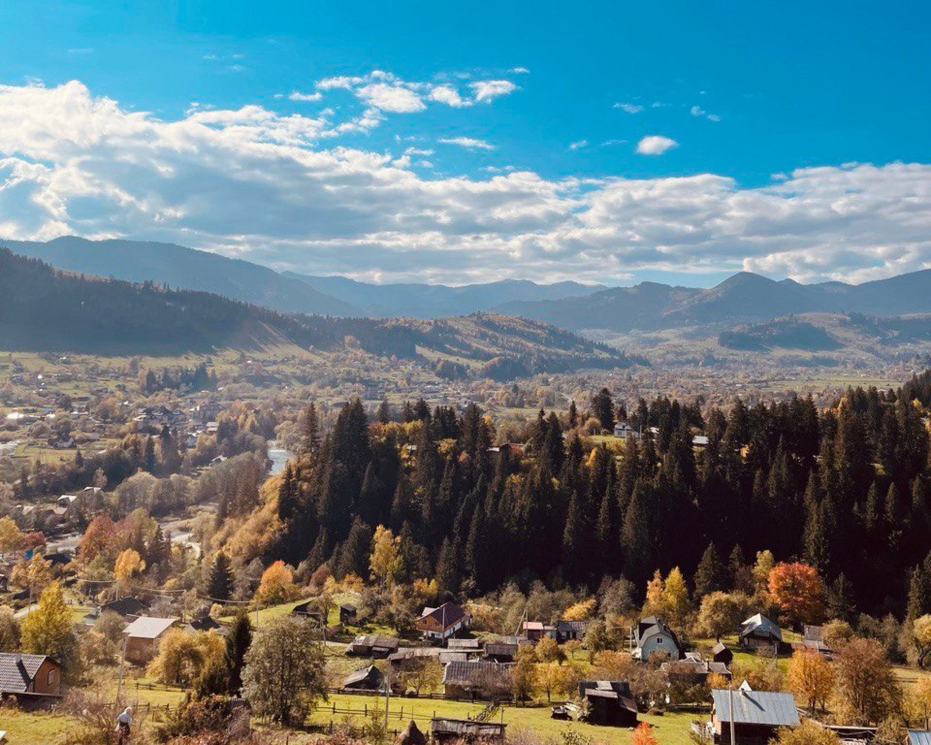 Foliage d'automne dans les montagnes des Carpates