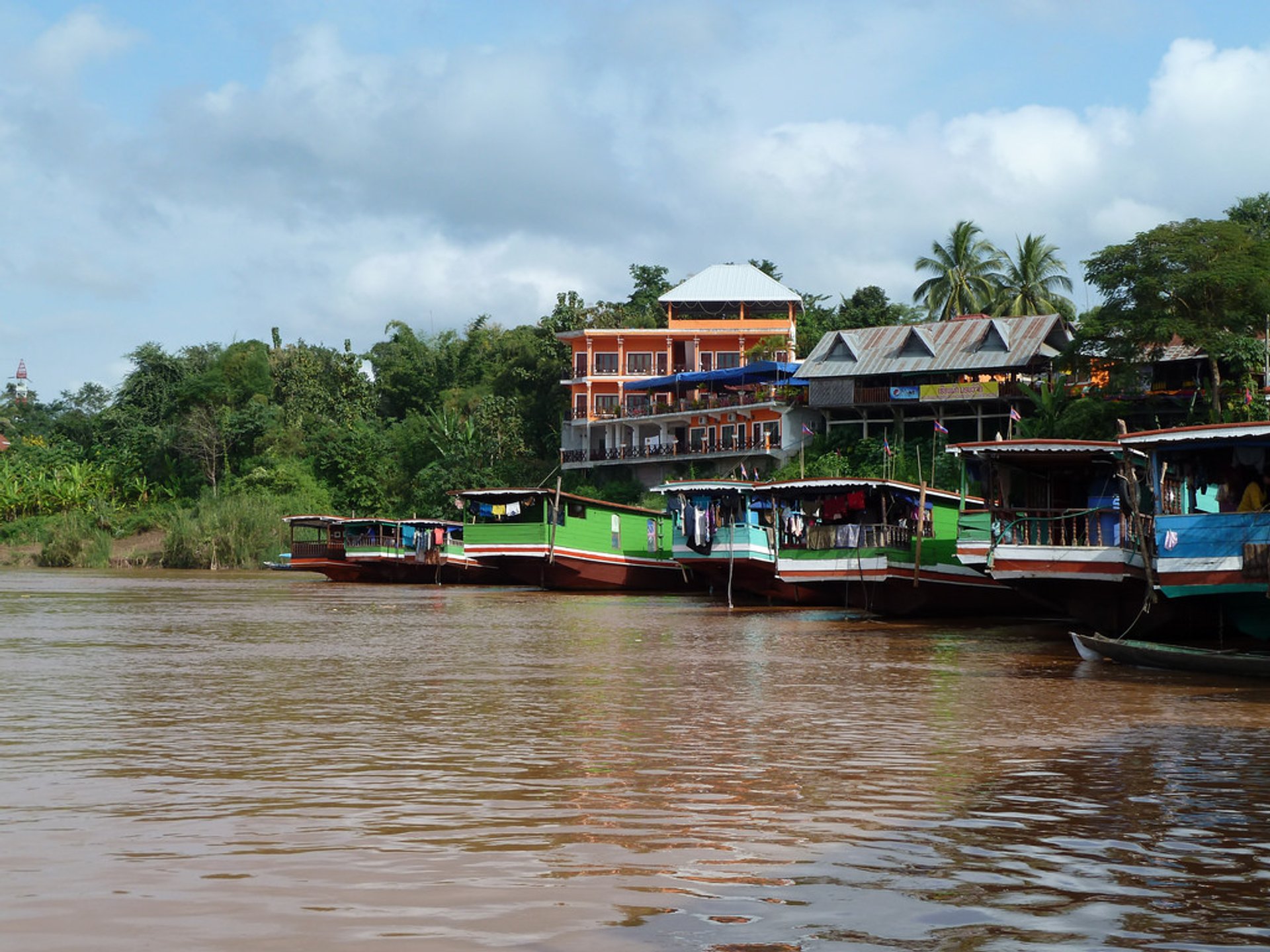 Barca lenta sul fiume Mekong